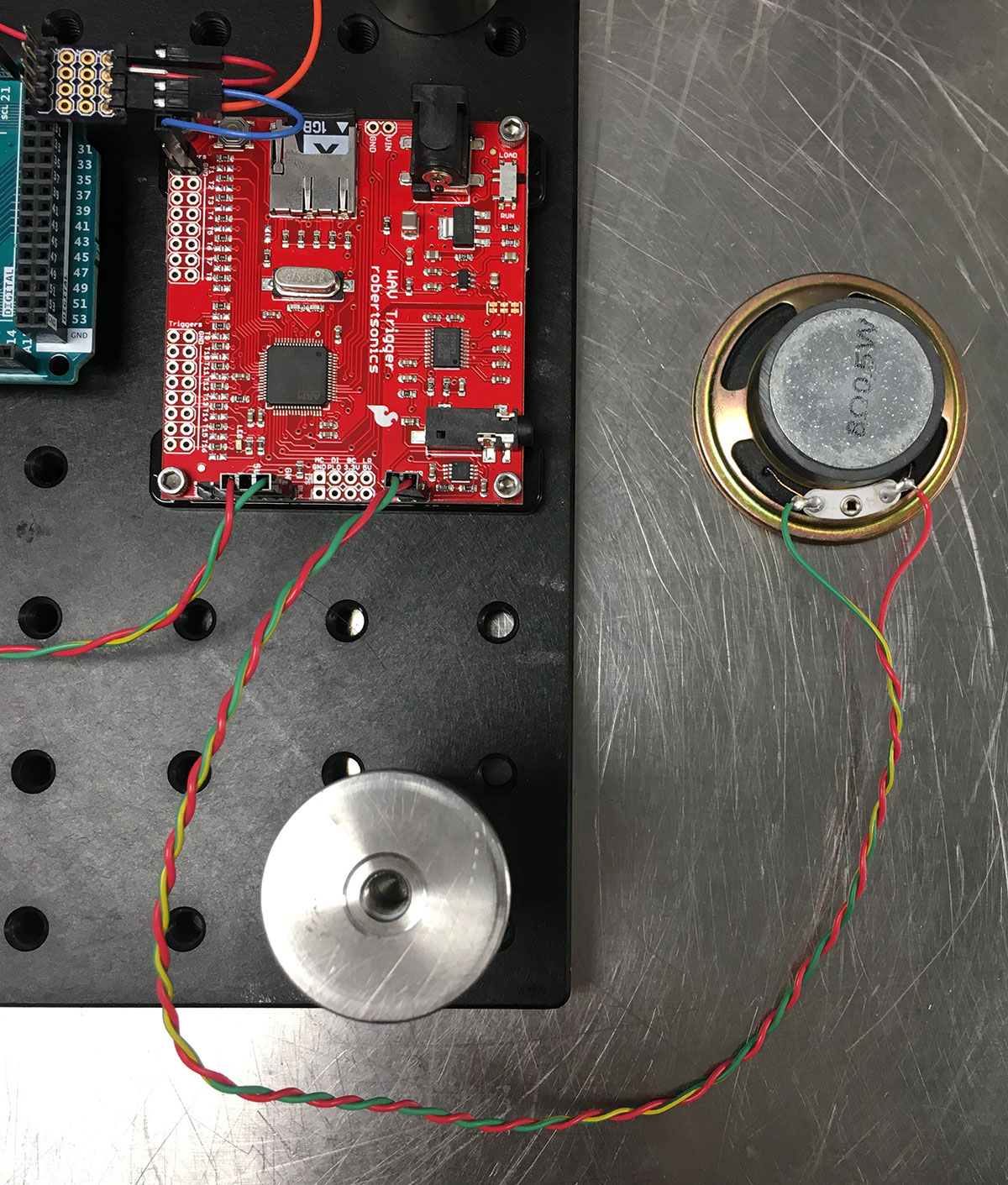 Connecting a speaker module